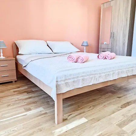 Spacious Aria Split