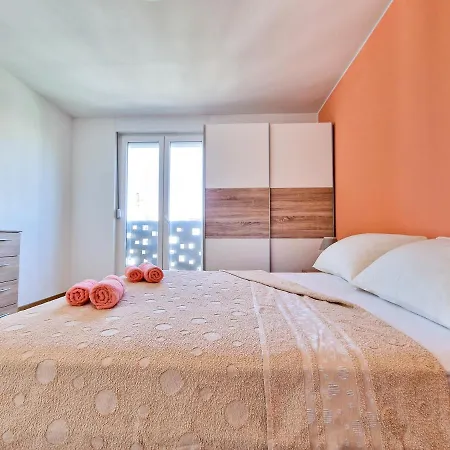 Spacious Aria Split